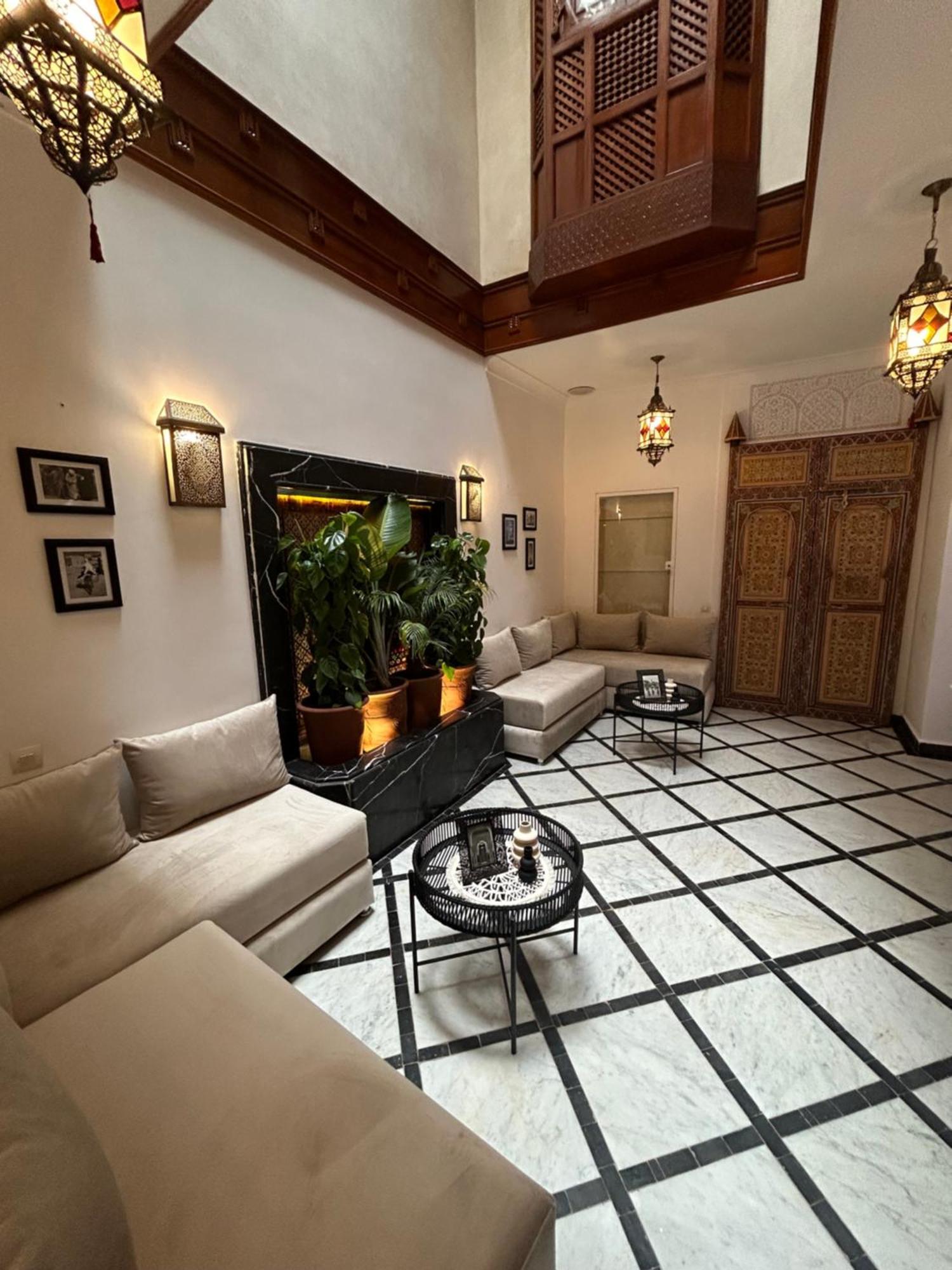מרקש Riad Amazing Amazigh Avec Jacuzzi Petit Dejeuner Compris Avec Aussi Chambres Familiales Pres De La Place Jemaa El Fna מראה חיצוני תמונה