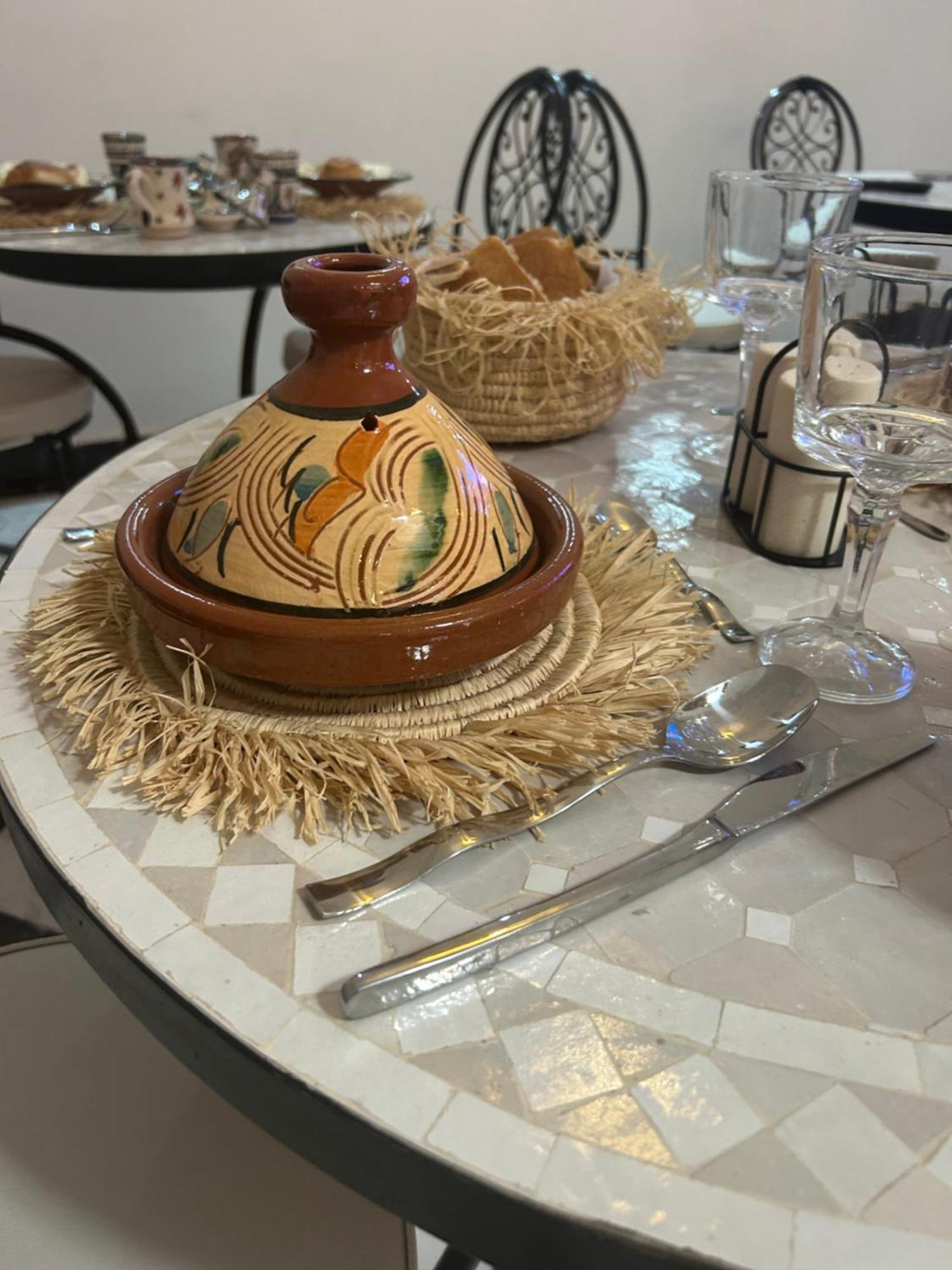 מרקש Riad Amazing Amazigh Avec Jacuzzi Petit Dejeuner Compris Avec Aussi Chambres Familiales Pres De La Place Jemaa El Fna מראה חיצוני תמונה